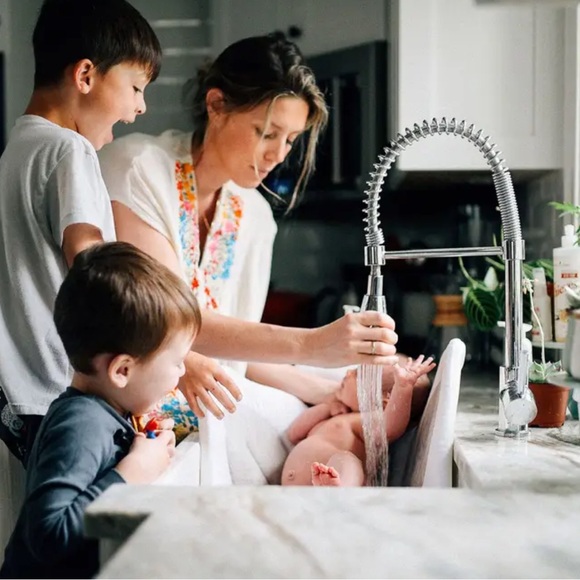 BLOOMING BABY | Lotus Bath - Sink Cushion for Newborn Bath Time - Picture 8 of 12